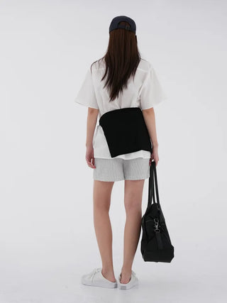 Lying oversized short-sleeve shirt