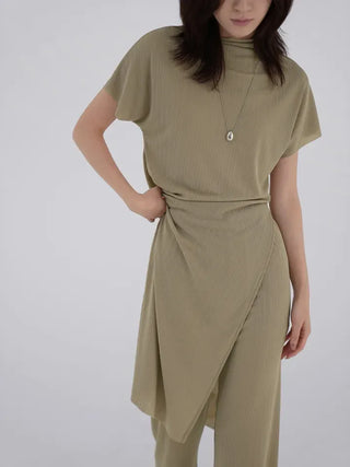Curvy pleated high-neck dress