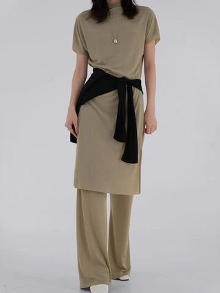 Curvy pleated high-neck dress