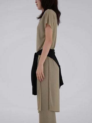 Curvy pleated high-neck dress