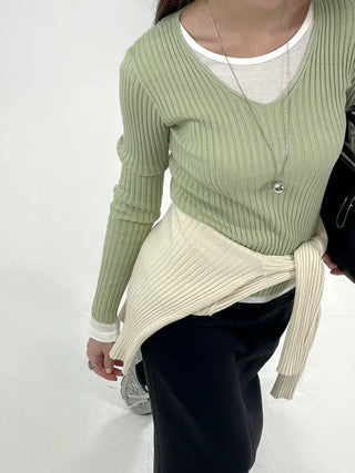 Knick Ribbed V-Neck Long Sleeve Tee