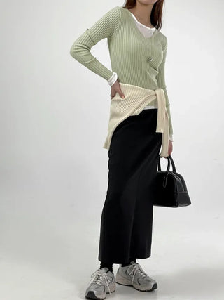 Knick Ribbed V-Neck Long Sleeve Tee