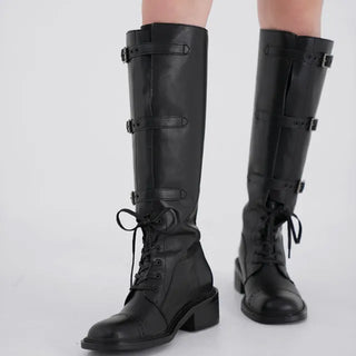 Cogging buckle long boots