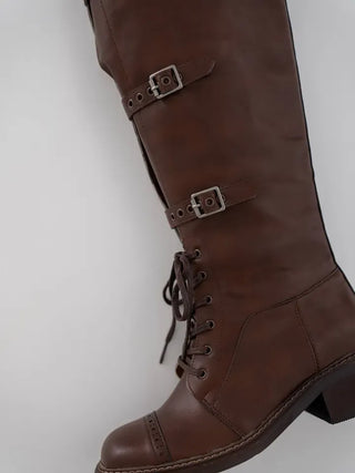 Cogging buckle long boots
