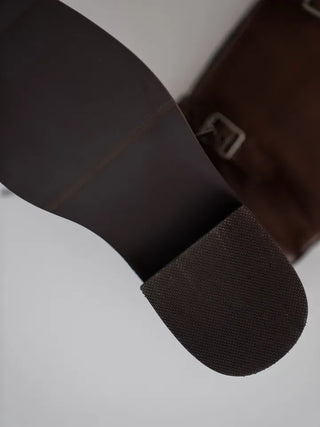 Cogging buckle long boots