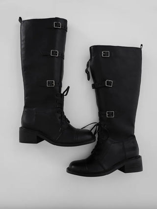 Cogging buckle long boots