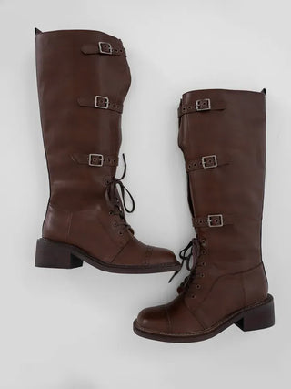 Cogging buckle long boots