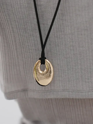 Engia Circle Metal Necklace