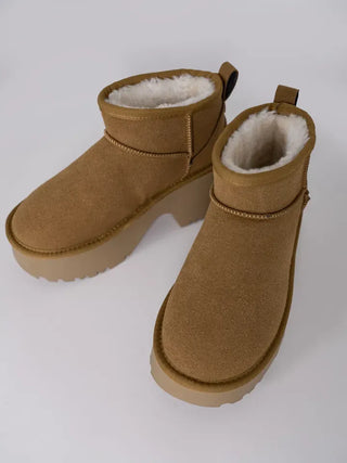 Cony Platform Short UGG Boots