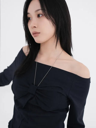 Lane Bloom Ribbon Off-shoulder T-shirt