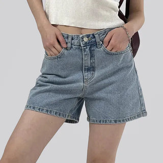 Cheeky light wash half pants