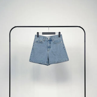 Cheeky light wash half pants