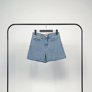 Cheeky light wash half pants