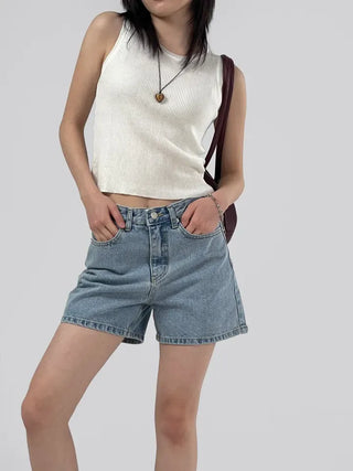 Cheeky light wash half pants