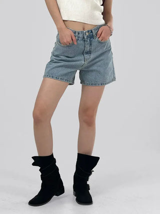 Cheeky light wash half pants