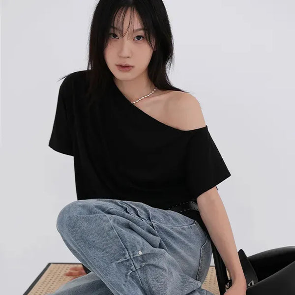 Kuel Boxy Fit Simple One-Shoulder Short Sleeve T-Shirt