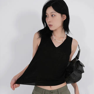 UL Basic V-Neck Sleeveless Knit