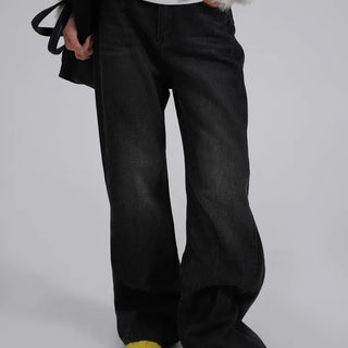 Suan Cutline Semi-Flare Wide Denim Jeans