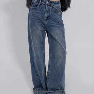 Suan Cutline Semi-Flare Wide Denim Jeans