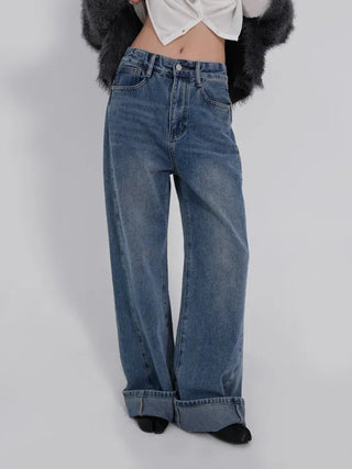 Suan Cutline Semi-Flare Wide Denim Jeans