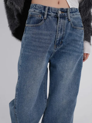 Suan Cutline Semi-Flare Wide Denim Jeans