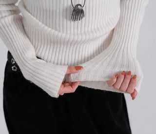 Soen Asymmetrical Shoulder Cutoff Ribbed Slim Knit