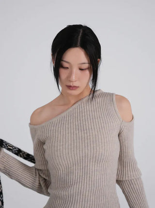 Soen Asymmetrical Shoulder Cutoff Ribbed Slim Knit
