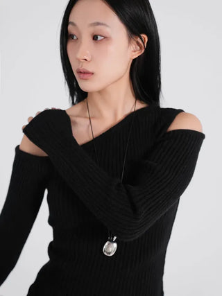 Soen Asymmetrical Shoulder Cutoff Ribbed Slim Knit
