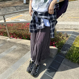 Pleated long skirt
