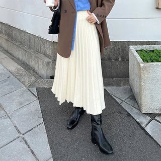 Knitted pleated skirt