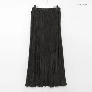Pleated long skirt