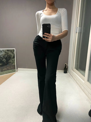 WHO U-NECK TEE
