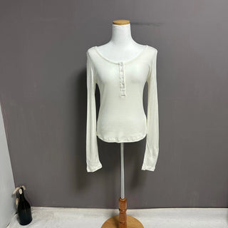 SOFT BUTTON TEE