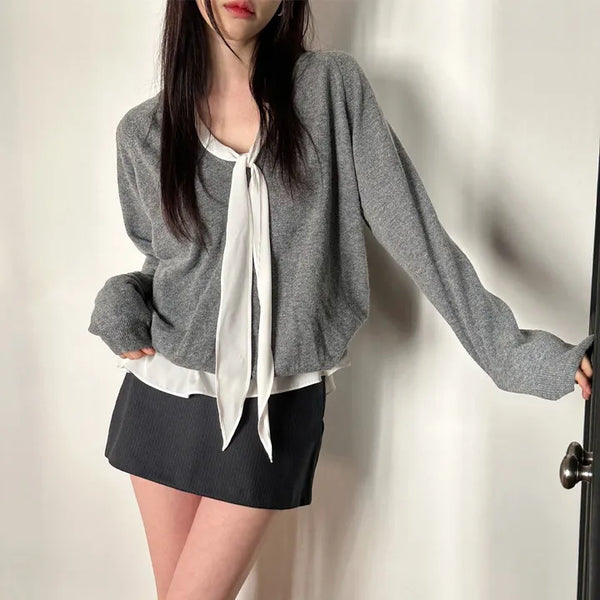 Deep V-neck wool knit