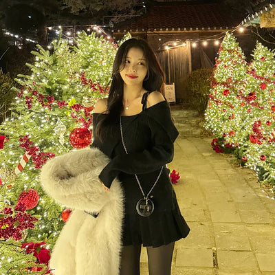 [Woolhonbang] Ribbon Unbalanced Off-Shoulder Knit