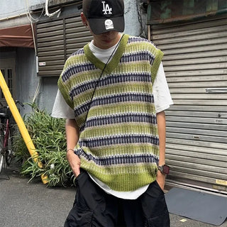 V-neck pattern knit vest