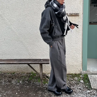 Deep pintuck line cotton pants