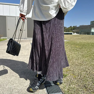 Pleated long skirt