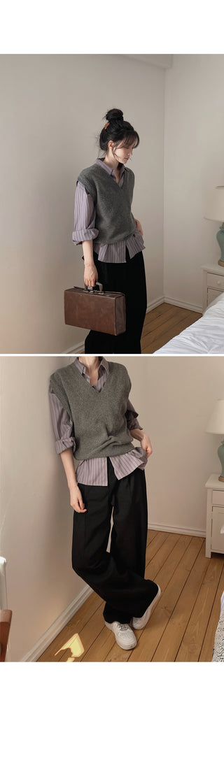 Wide cotton slacks with pleats