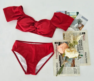 Two-way off-shoulder short-sleeved three-piece skirt with red twisted bra top and bikini team resort swimsuit