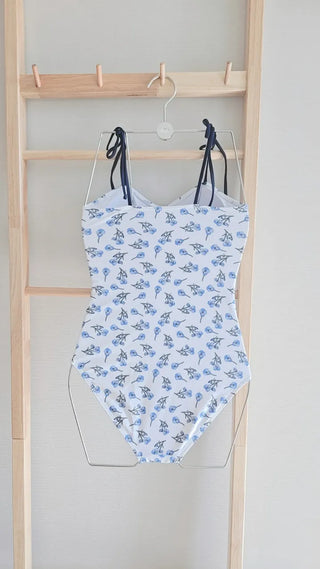 Flower ribbon monokini shirring cap-added swimsuit with no exposed belly fat coverage