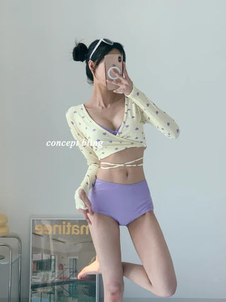 Cute high-waisted purple and purple ribbed three-piece heart-strap bikini with cardigan