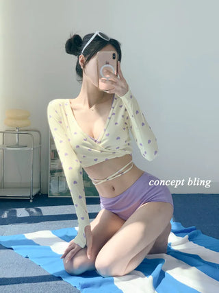 Cute high-waisted purple and purple ribbed three-piece heart-strap bikini with cardigan