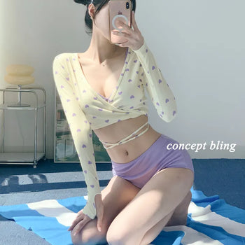 Cute high-waisted purple and purple ribbed three-piece heart-strap bikini with cardigan