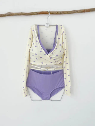 Cute high-waisted purple and purple ribbed three-piece heart-strap bikini with cardigan