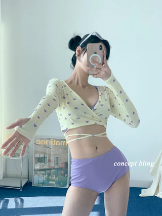 Cute high-waisted purple and purple ribbed three-piece heart-strap bikini with cardigan