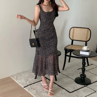 sleeveless dress floral print vacation look