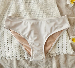 color white crochet backless knit one-piece swimsuit set slim fit body-covering beach look