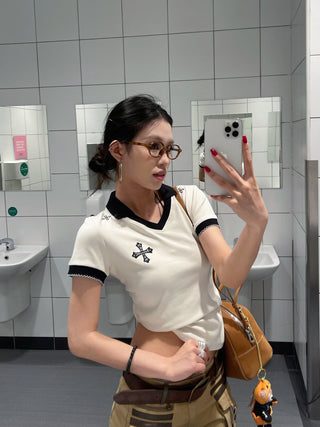 contrast v-neck