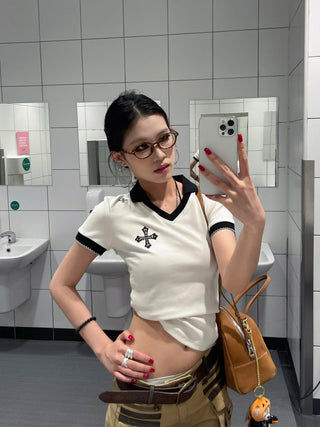 contrast v-neck